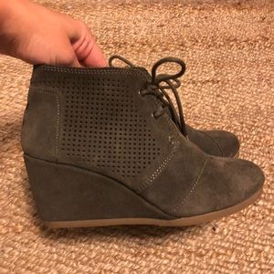 TOMs Desert Suede Wedge Bootie
